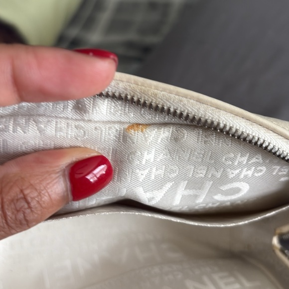 Chanel Cream Quilted Leather Cosmetic Bag - Picture 6 of 10